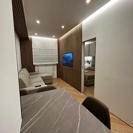 Appartement Bilocale Luxury A 50 Mt Dalla Stazione Di