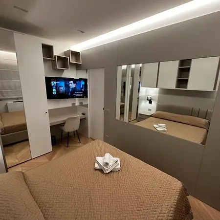 Bilocale Luxury A 50 Mt Dalla Stazione Di * Milão